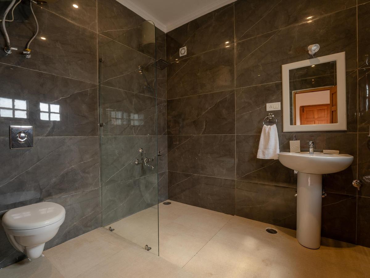 Zaznar - The White House - Villa for rent in Srinagar