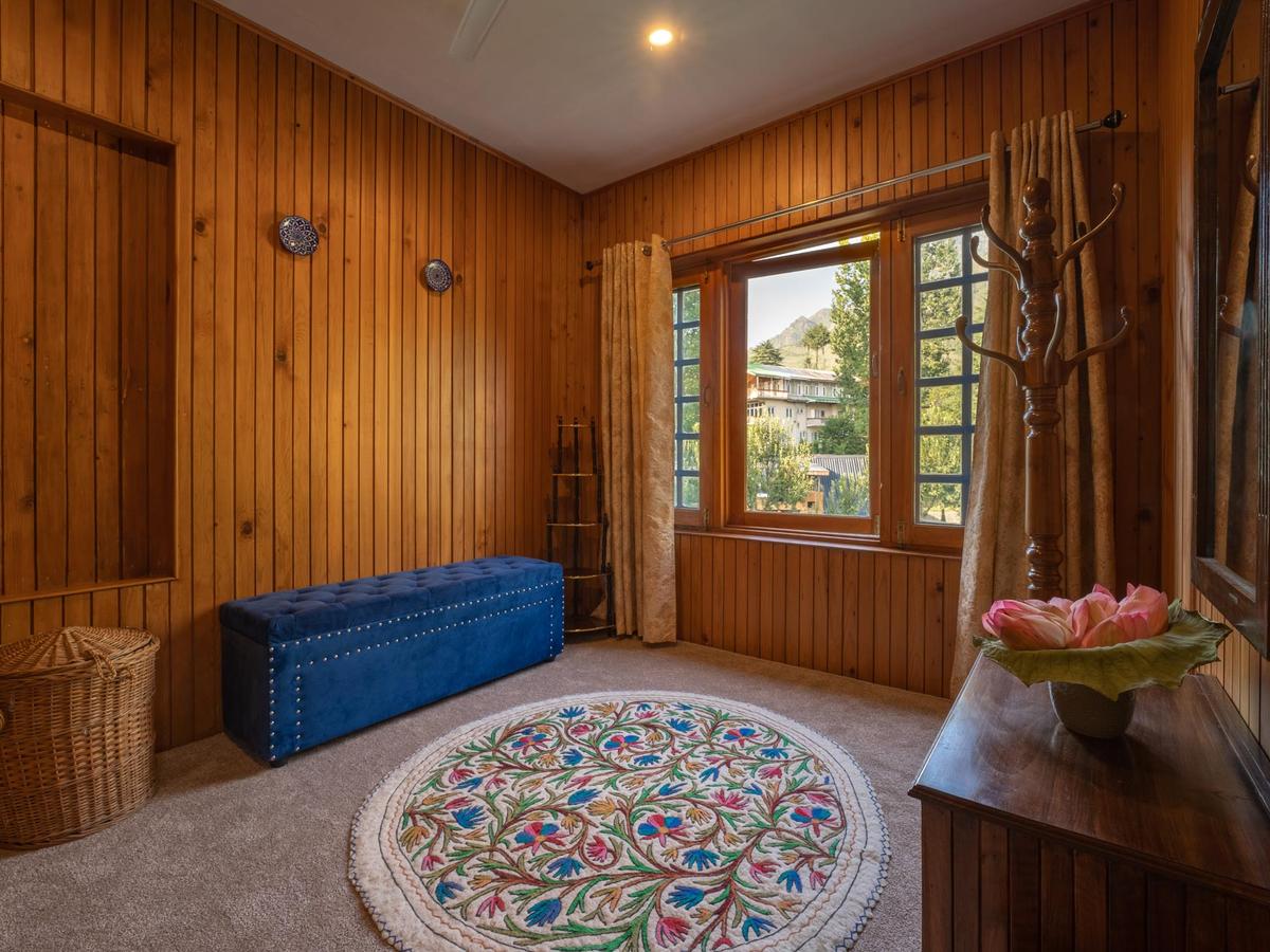 Zaznar - The White House - Bedroom view 4