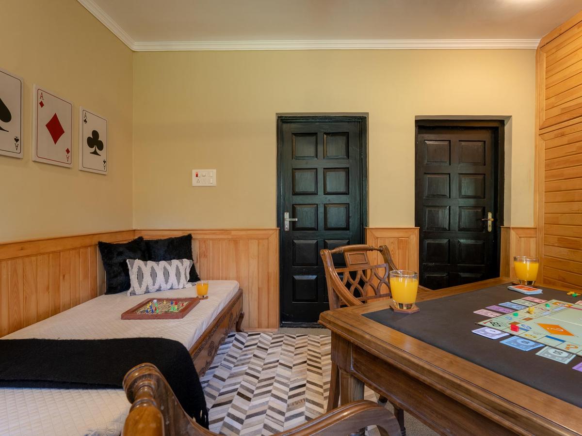 Zaznar - The White House - Games room