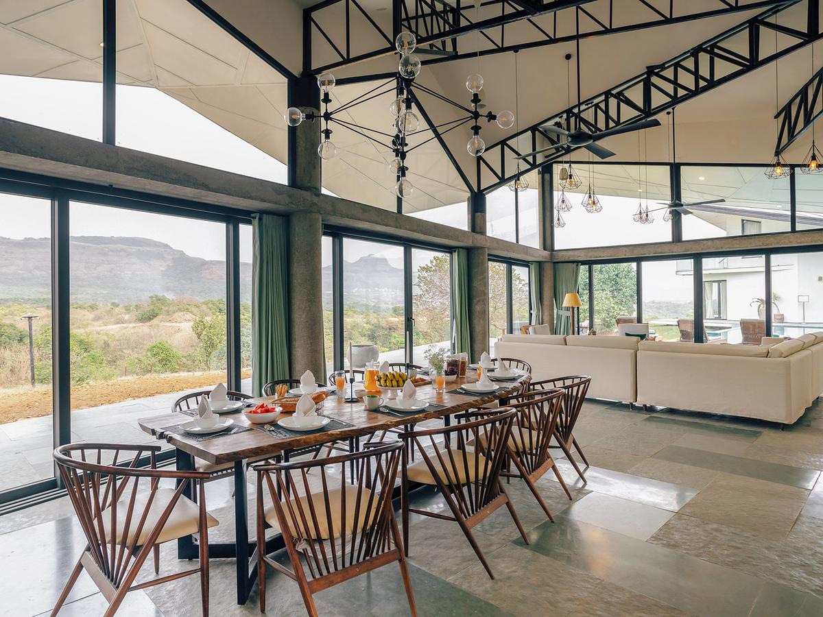 Trisara - Dining and living area