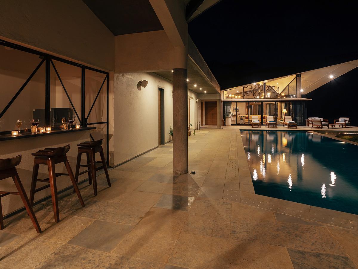 Trisara - Poolside bar