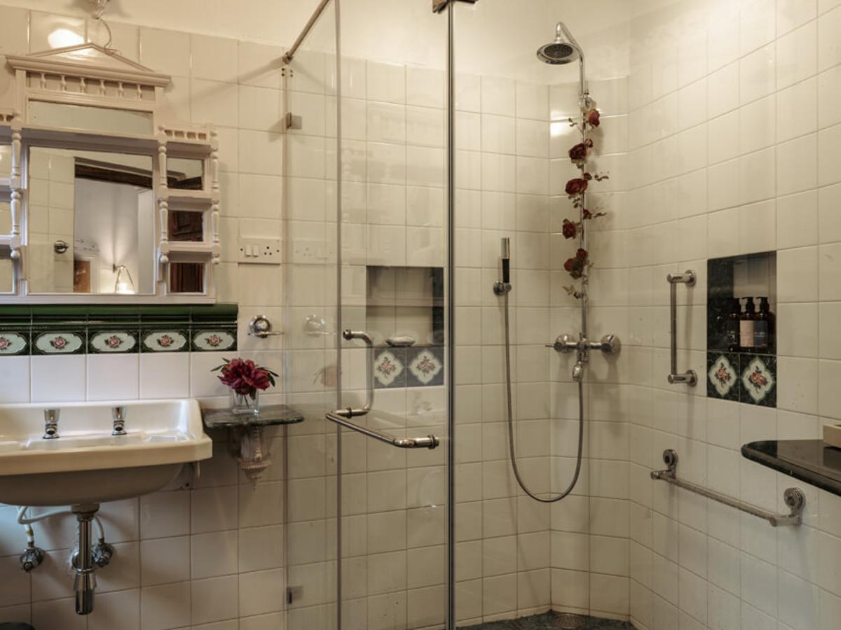 Bathroom 2 | Villa in Coonoor - Valora Estate 