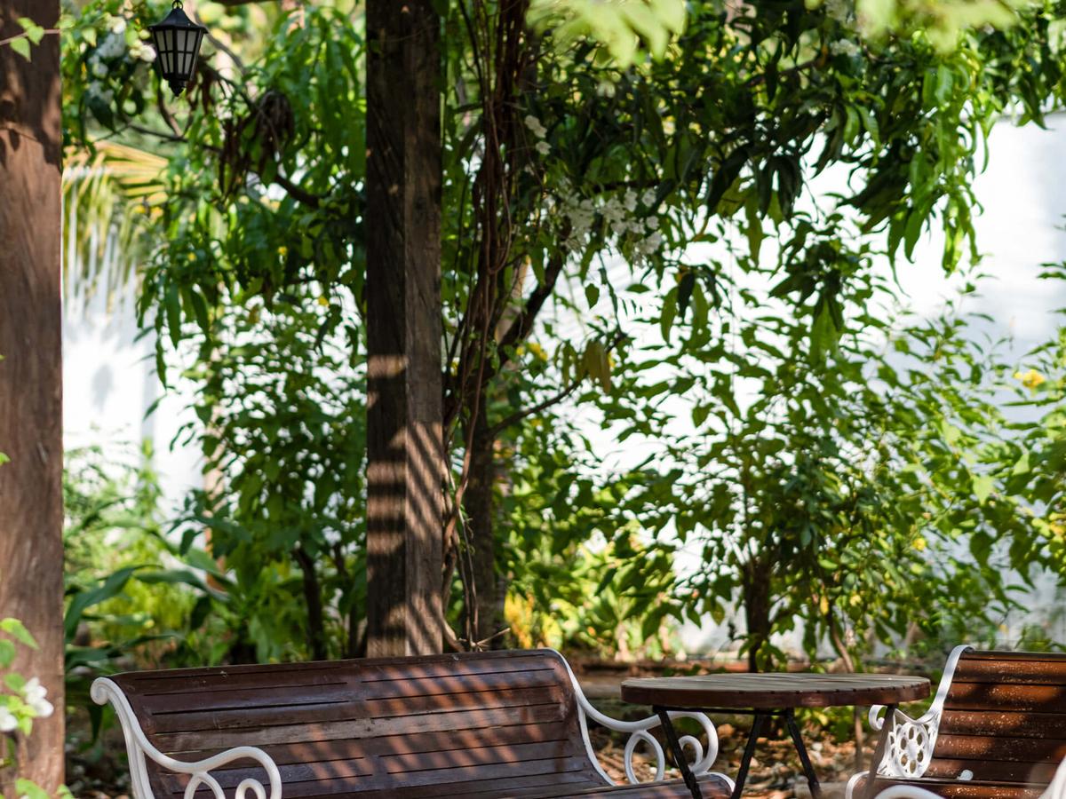 Villa Amber - Outdoor Bench