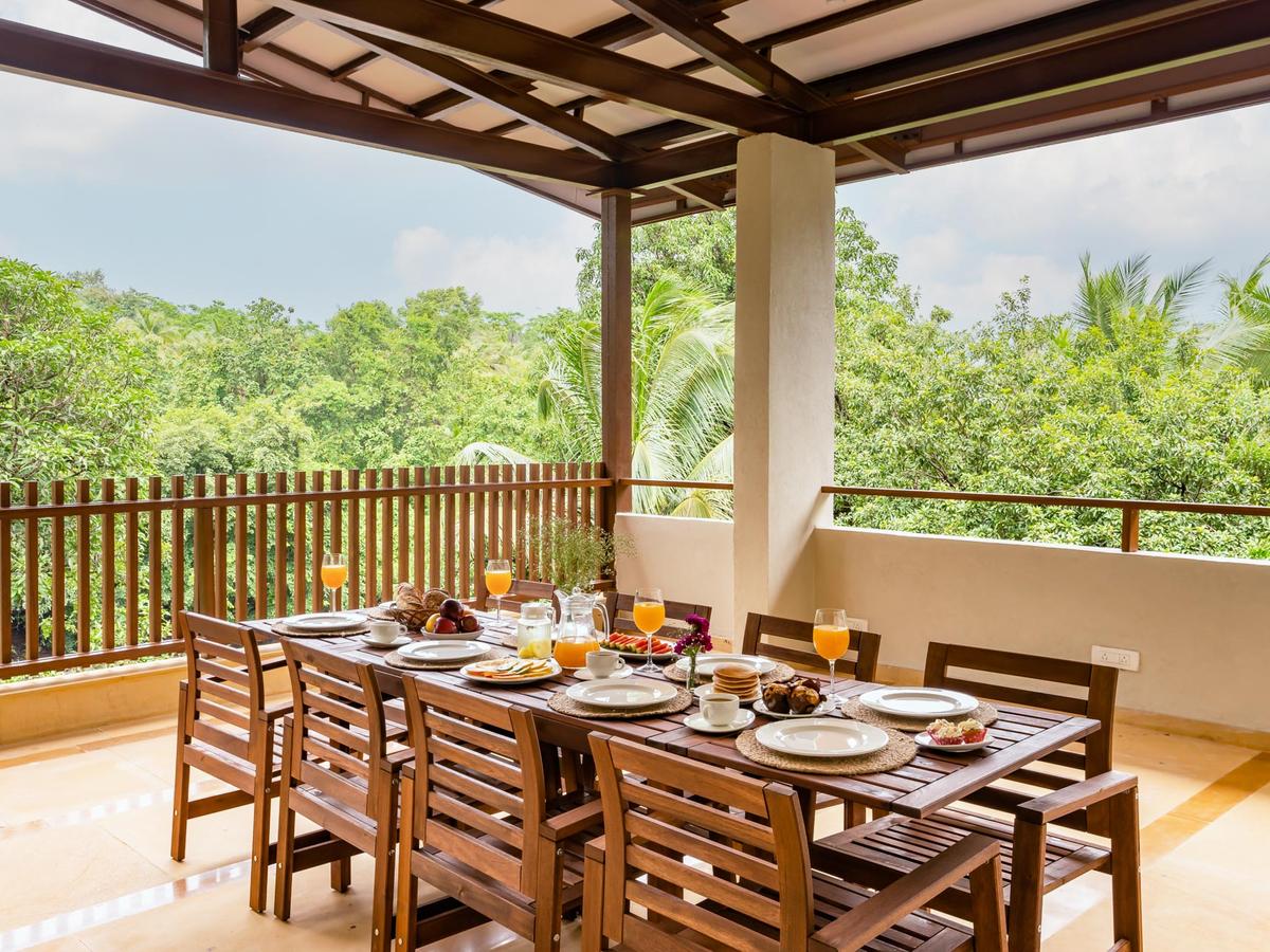 Villa Athini - Balcony dining area