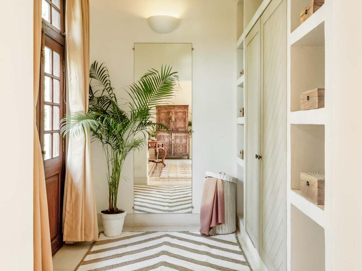 Villa Azul - Master Bedroom Closet