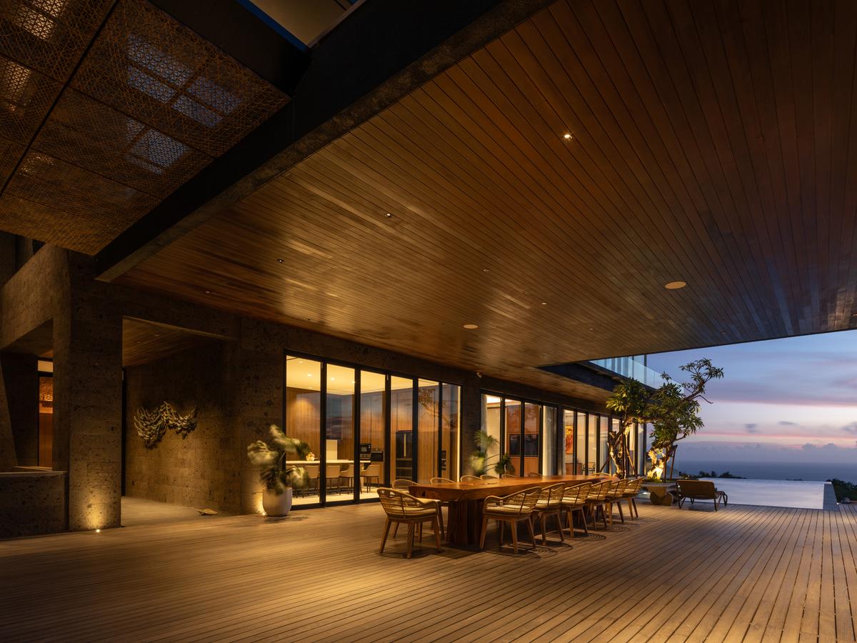 Villa BIE - Outdoor dining area by the pool