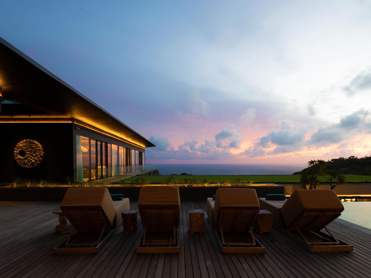 Villa BIE - Relaxing pool deck at sundown