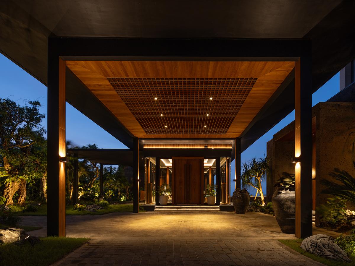 Villa BIE - The grand entrance