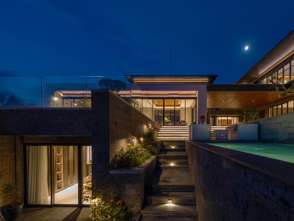 Villa BIE - Serene footpath to the main living area