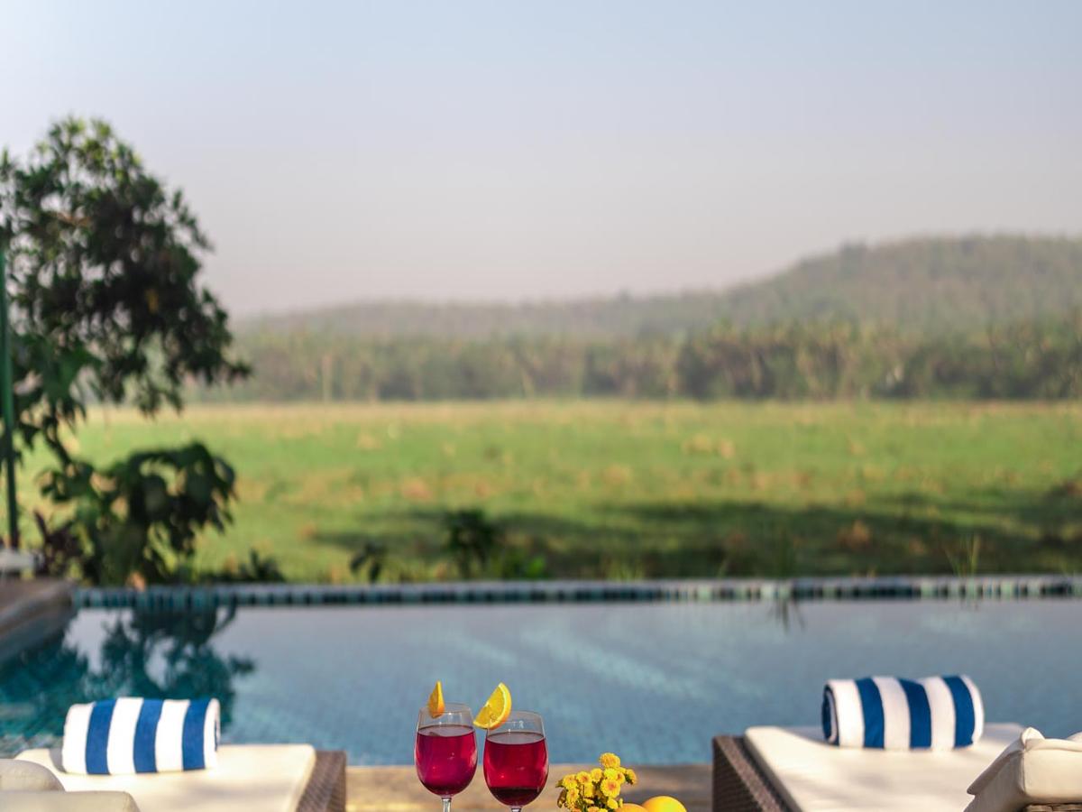 Villa Maraville - Poolside