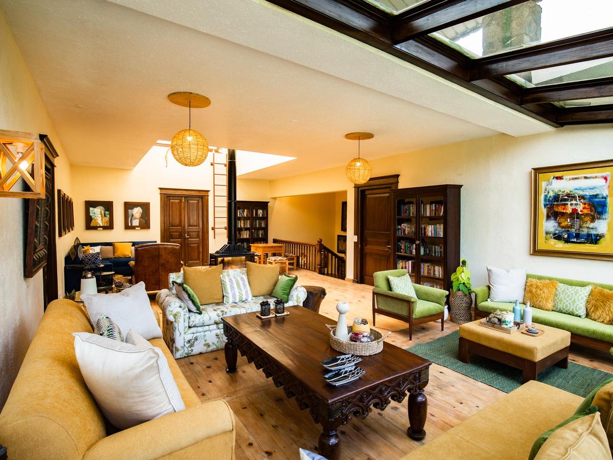 Wakefield Estate - Living Room