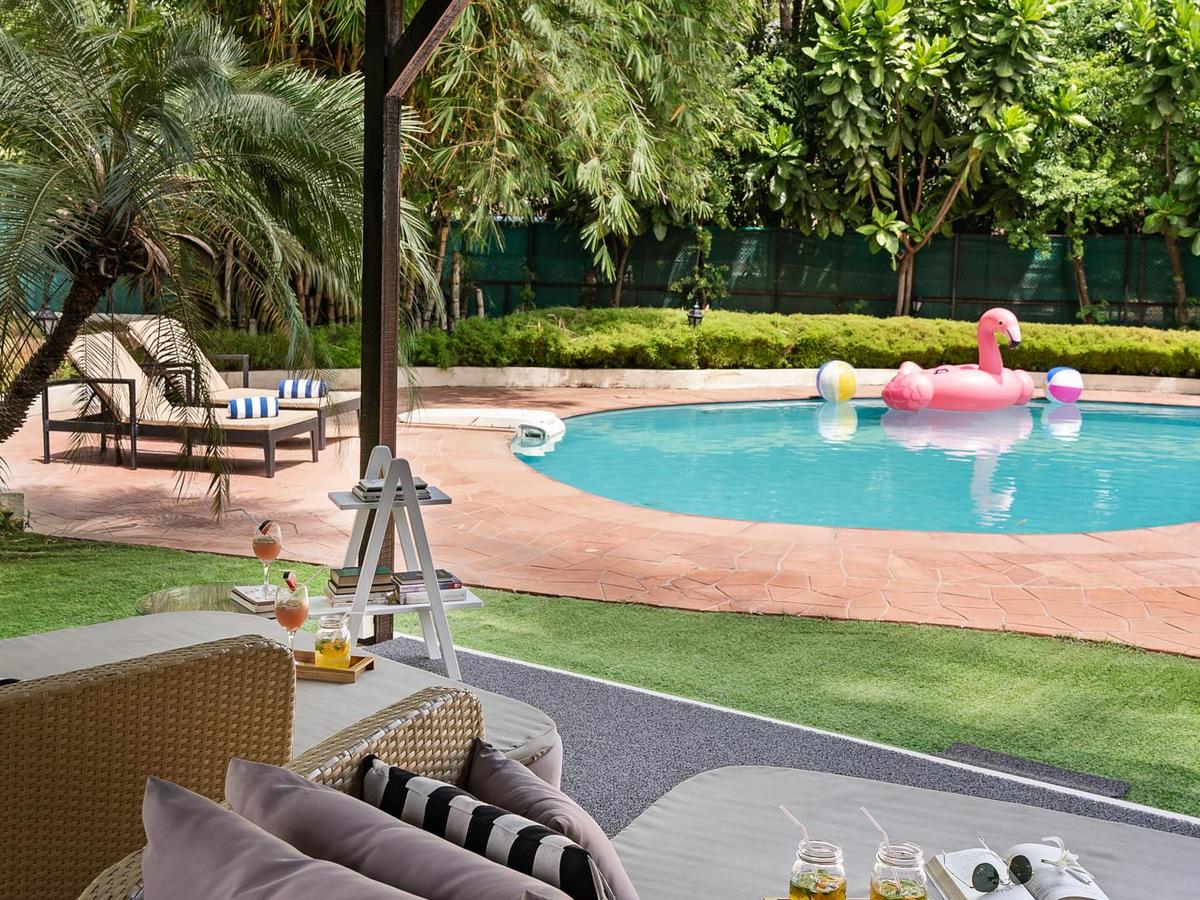 Waves - Poolside Gazebo