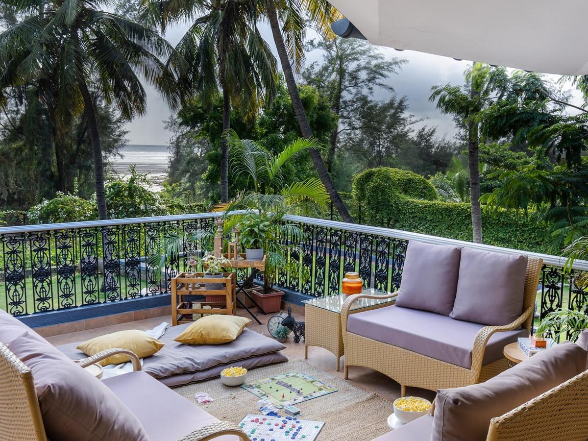 Waves - Balcony