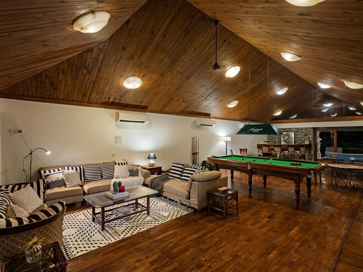 Waves - TV  & Games room