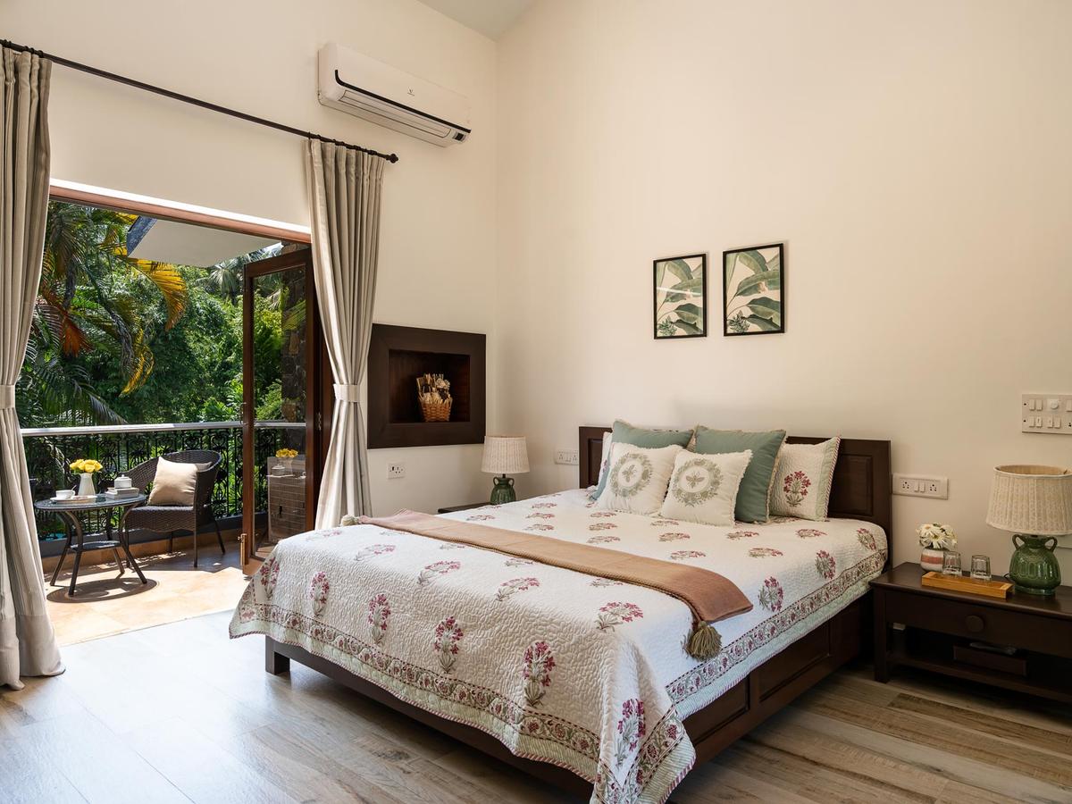 Waves - Bedroom area 2