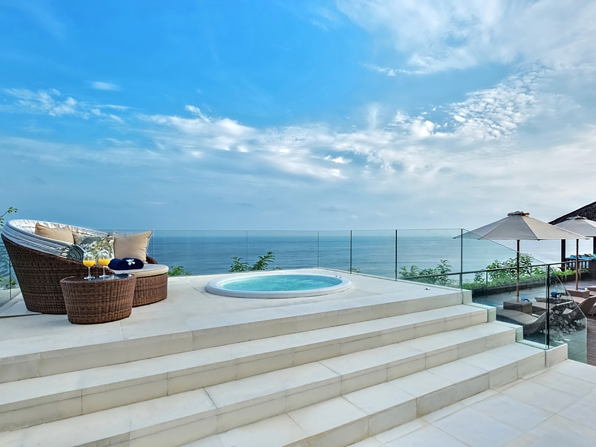 Grand Cliff Front Residence - Jacuzzi view