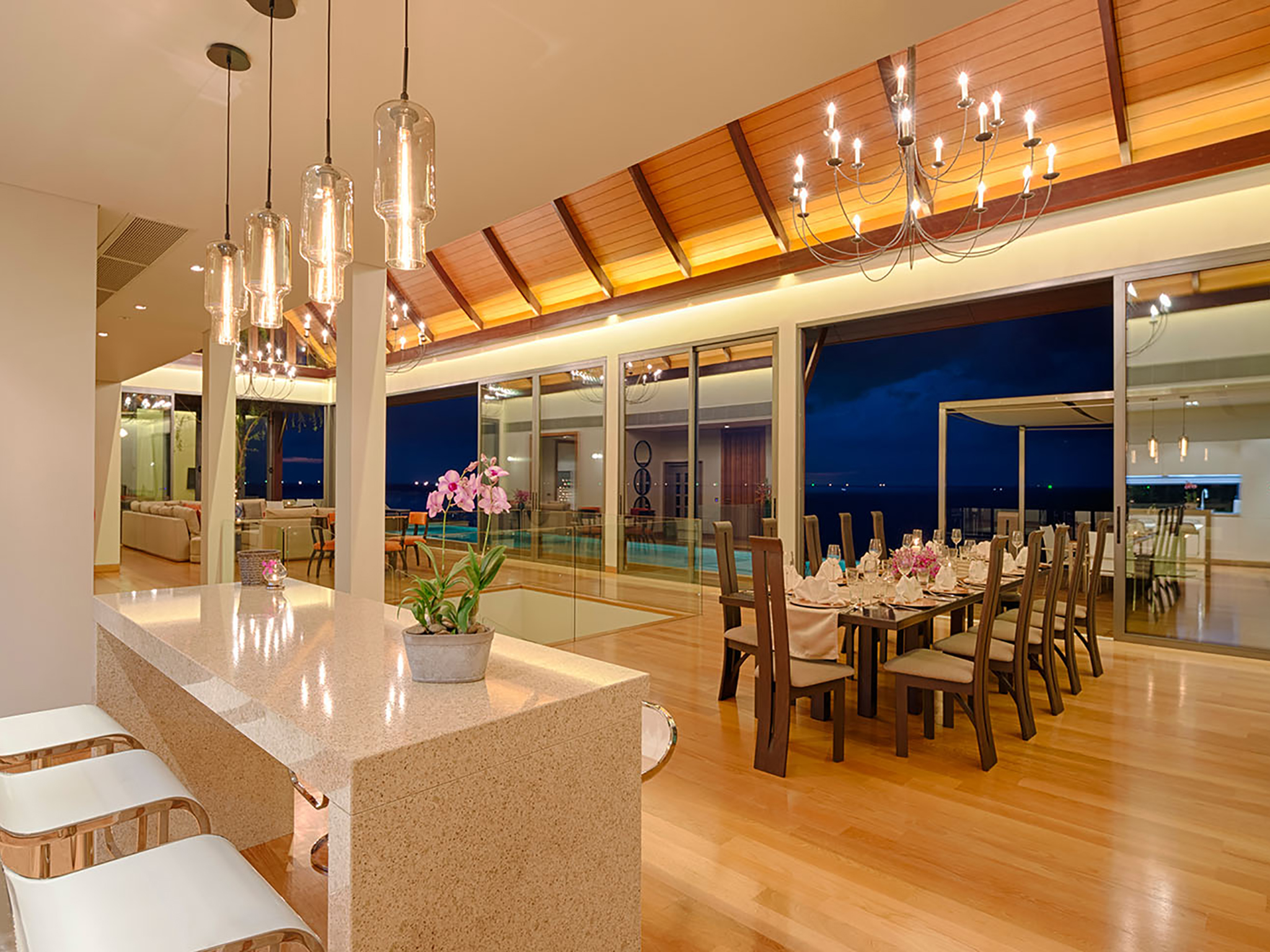 Villa Haleana - Living and dining spaces