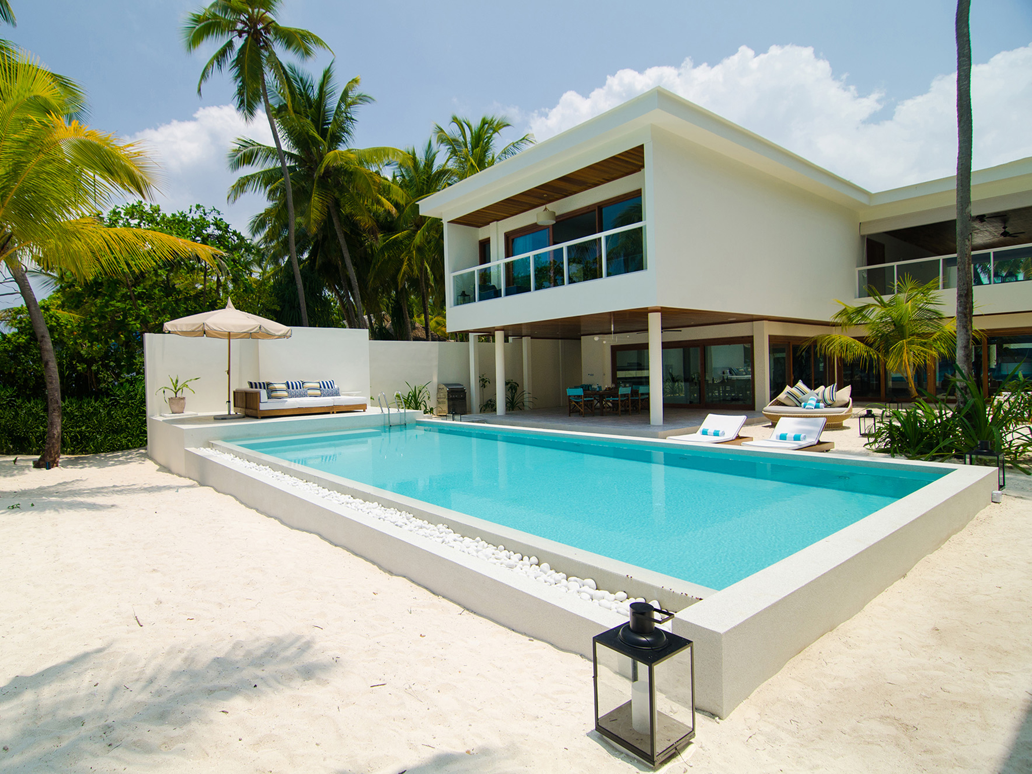 Bedroom Villa Residences - Relax and indulge poolside