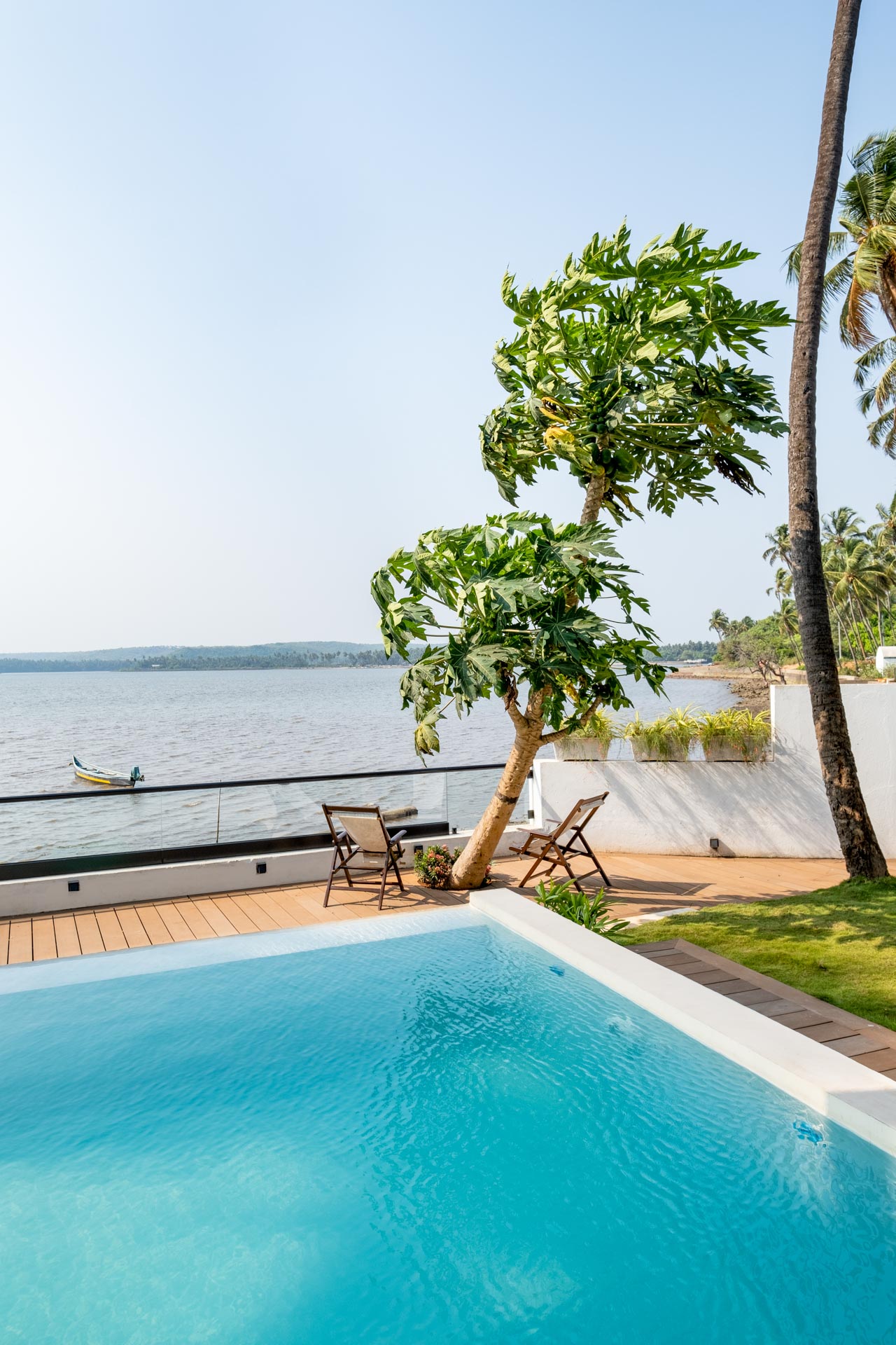 Glasshouse On The Bay - Private pool