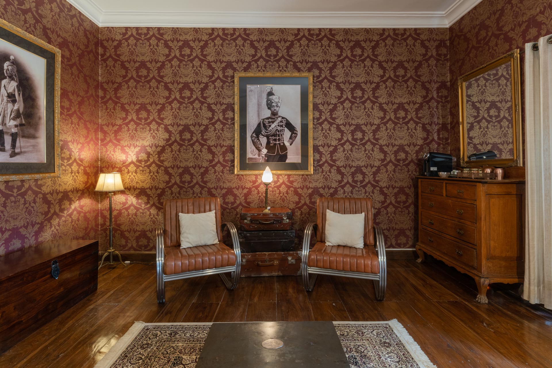 Srinivas - The Royal Residence - Bedroom seating area