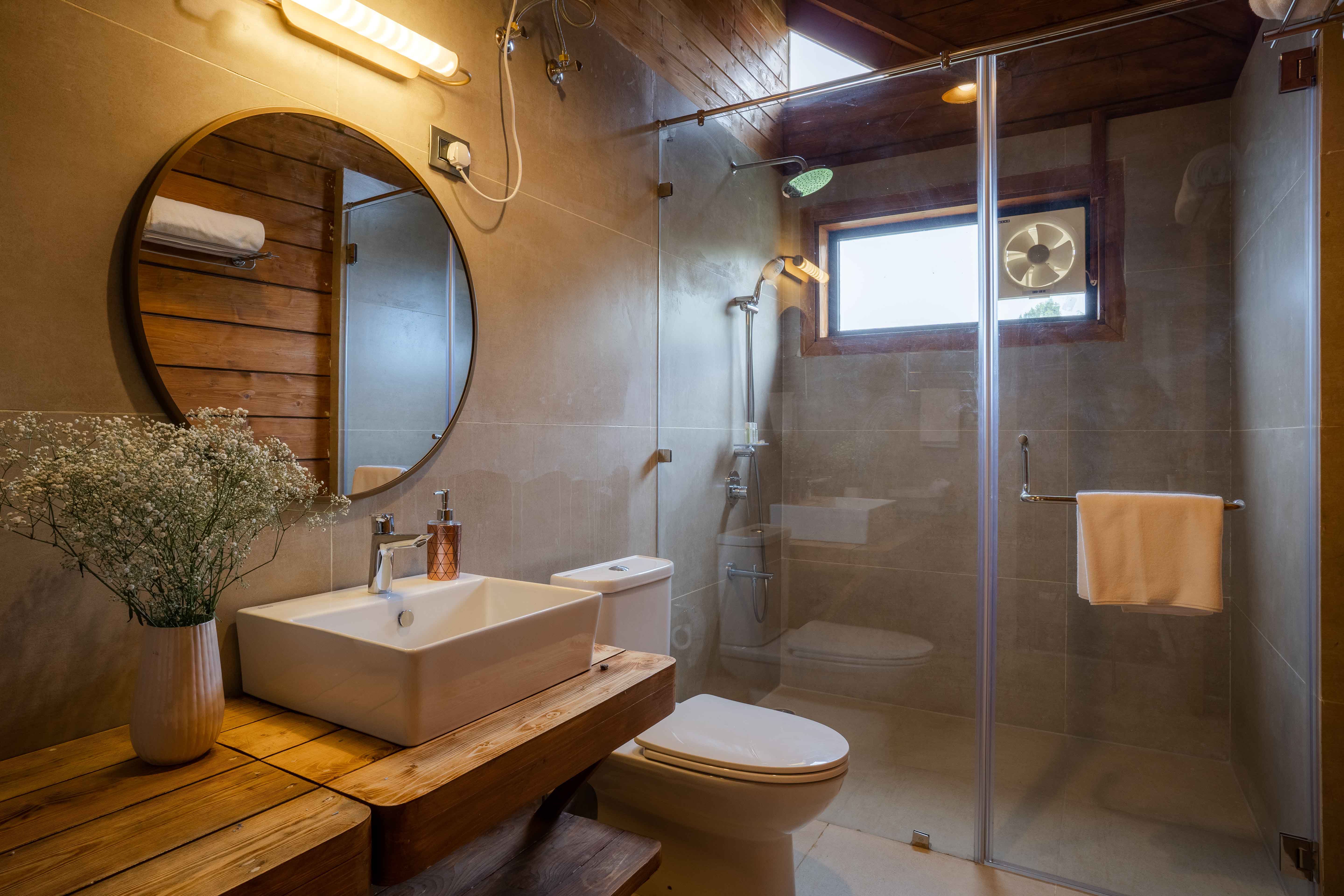 Avalon Villa - Oak Cottage - Bathroom 1