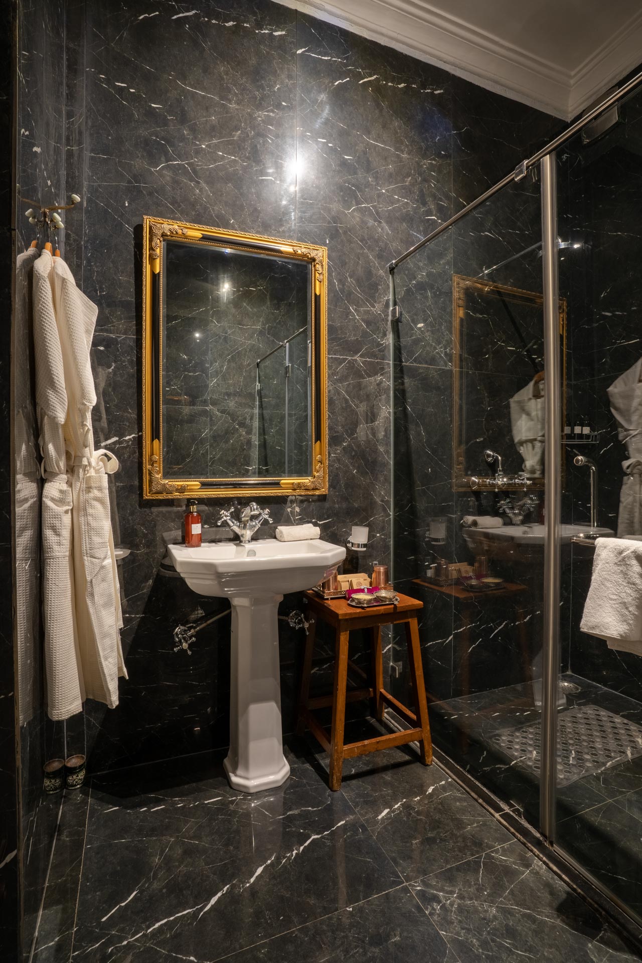 Srinivas - The Royal Residence - Bedroom bathroom 4